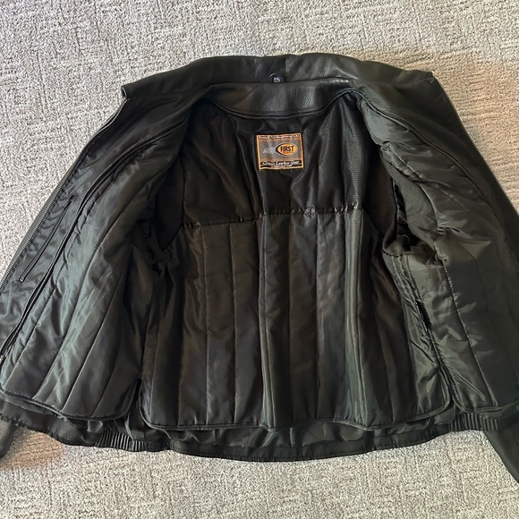 First Classic Leather Gear Women's Black Leather Jacket - Picture 10 of 16